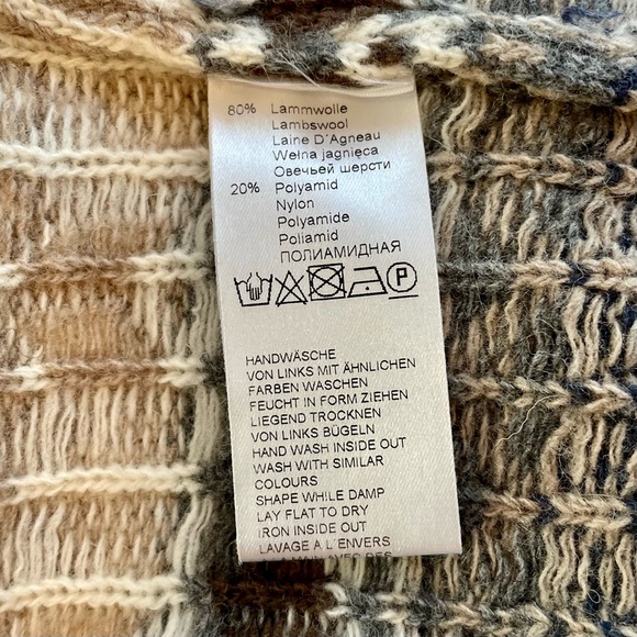 PELO Sweater - Picture 14 of 14